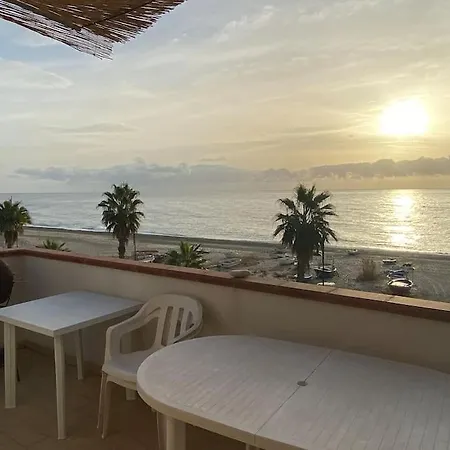 Mansarda Sul Mare 아파트 Ardore Marina